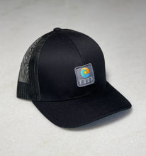 Load image into Gallery viewer, Swell Trucker Snapback Hat-Black
